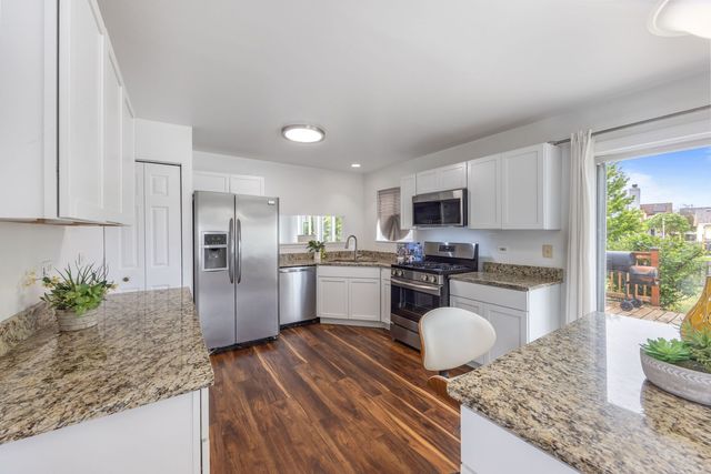 1237 E Greystone Drive, Round Lake Beach, IL 60073