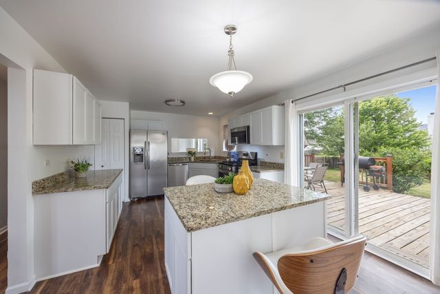 1237 E Greystone Drive, Round Lake Beach, IL 60073