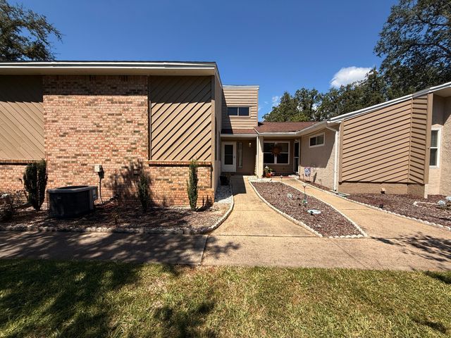 1054 9th Street, Shalimar, FL 32579