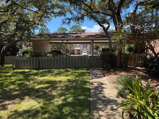 1054 9th Street, Shalimar, FL 32579