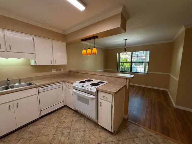 1054 9th Street, Shalimar, FL 32579