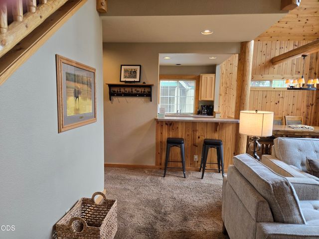 1732 Prairie Falcon Drive, Redmond, OR 97756