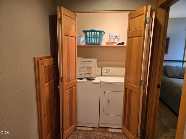 1732 Prairie Falcon Drive, Redmond, OR 97756