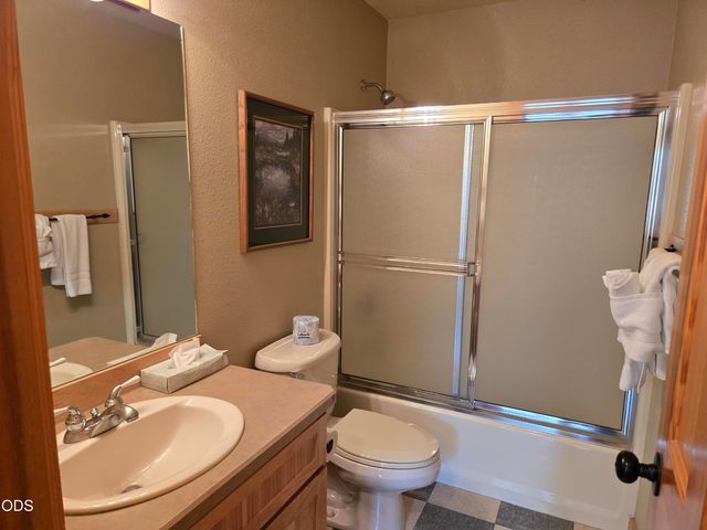 1732 Prairie Falcon Drive, Redmond, OR 97756