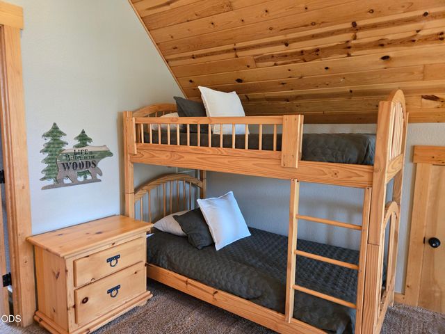 1732 Prairie Falcon Drive, Redmond, OR 97756