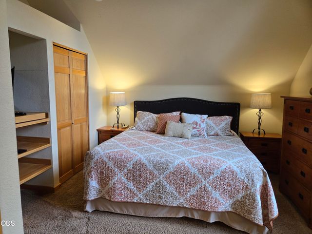 1732 Prairie Falcon Drive, Redmond, OR 97756