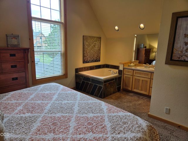 1732 Prairie Falcon Drive, Redmond, OR 97756
