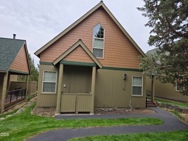 1732 Prairie Falcon Drive, Redmond, OR 97756