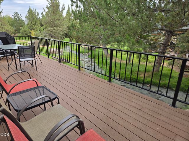1732 Prairie Falcon Drive, Redmond, OR 97756