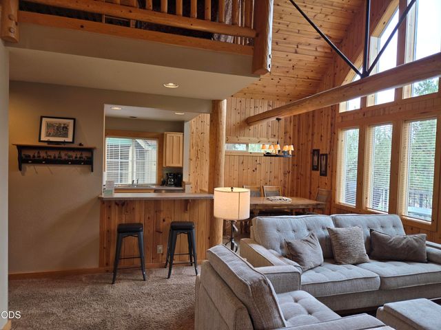 1732 Prairie Falcon Drive, Redmond, OR 97756