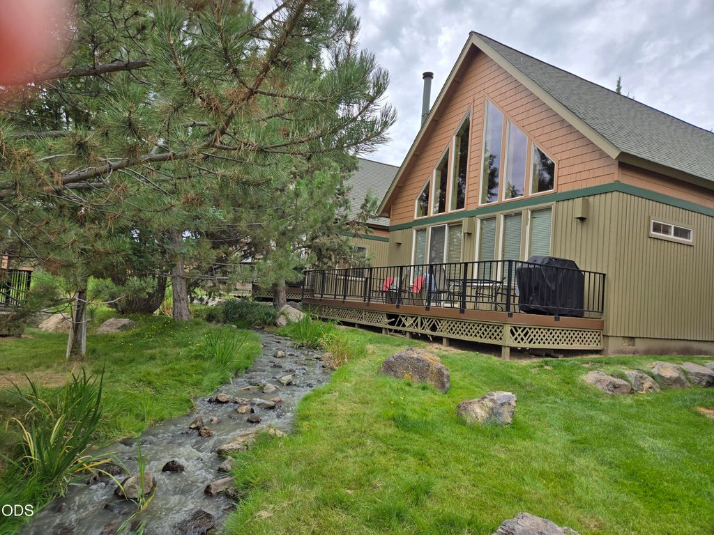 1732 Prairie Falcon Drive, Redmond, OR 97756