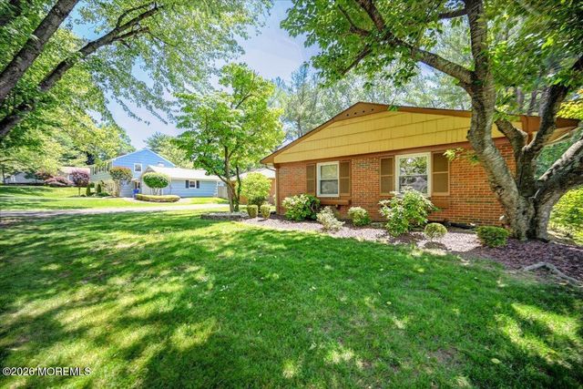 28 Morningside Drive, Old Bridge, NJ 08857