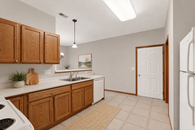 15280 Flower Way 230, Apple Valley, MN 55124