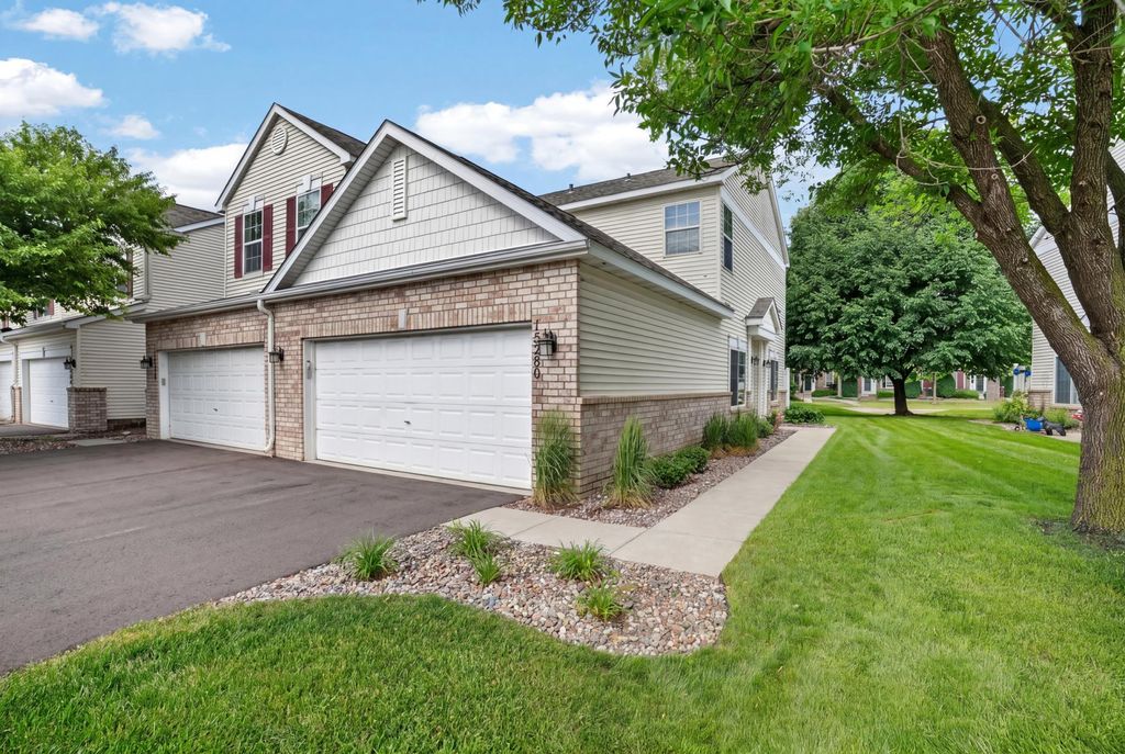 15280 Flower Way 230, Apple Valley, MN 55124