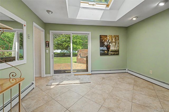 75 Summit Drive, Smithtown, NY 11787