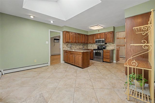 75 Summit Drive, Smithtown, NY 11787