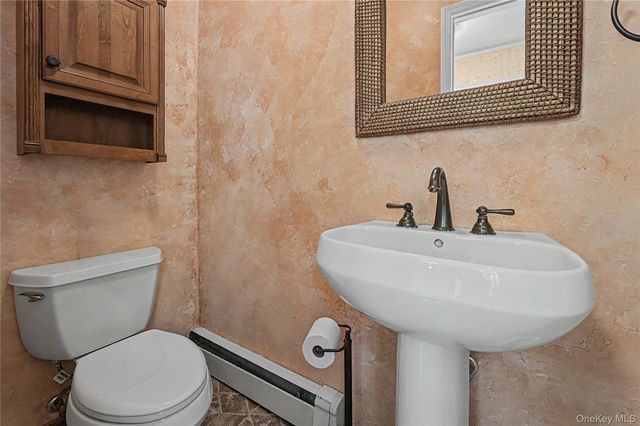 75 Summit Drive, Smithtown, NY 11787