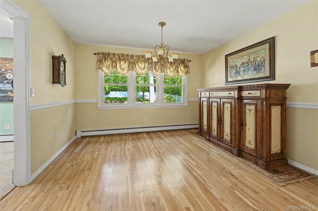 75 Summit Drive, Smithtown, NY 11787