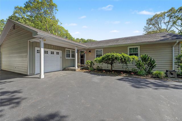 75 Summit Drive, Smithtown, NY 11787