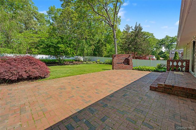 75 Summit Drive, Smithtown, NY 11787