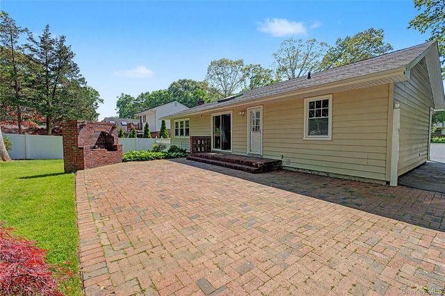 75 Summit Drive, Smithtown, NY 11787
