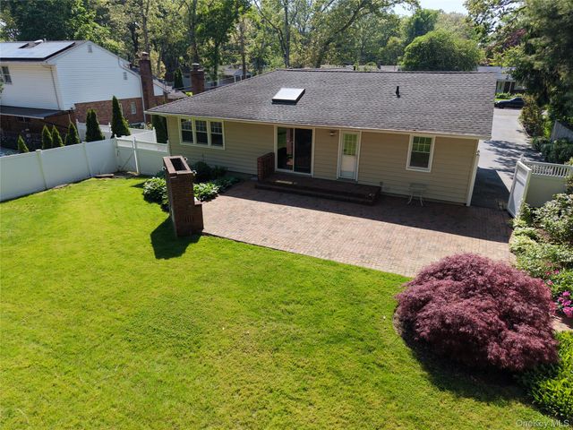 75 Summit Drive, Smithtown, NY 11787