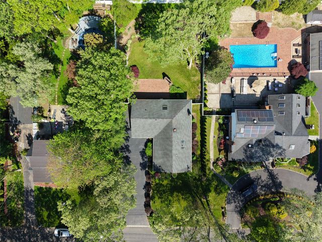 75 Summit Drive, Smithtown, NY 11787
