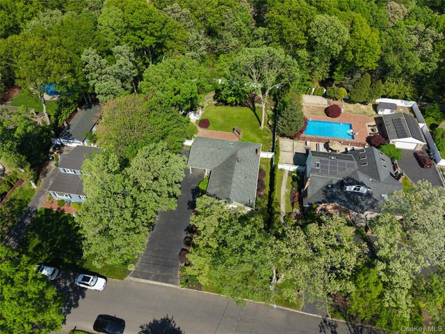 75 Summit Drive, Smithtown, NY 11787