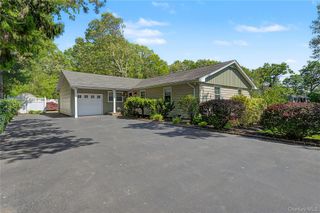 75 Summit Drive, Smithtown, NY 11787