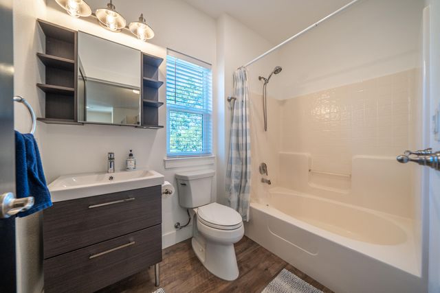 19404 Peppernut Drive, Redding, CA 96003