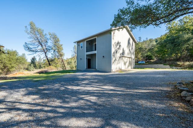 19404 Peppernut Drive, Redding, CA 96003