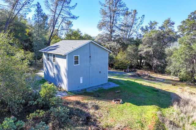 19404 Peppernut Drive, Redding, CA 96003