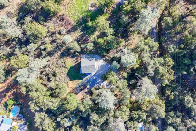 19404 Peppernut Drive, Redding, CA 96003