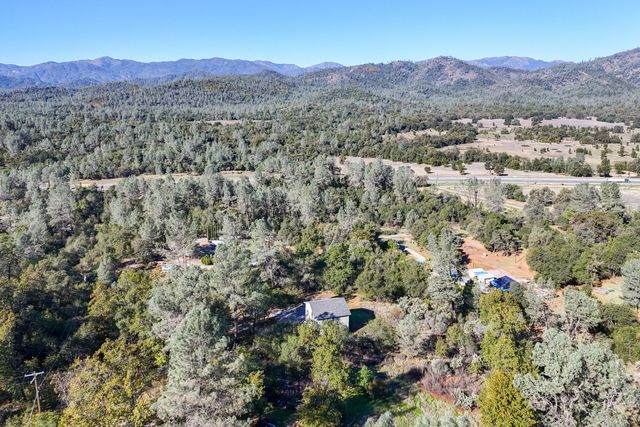 19404 Peppernut Drive, Redding, CA 96003