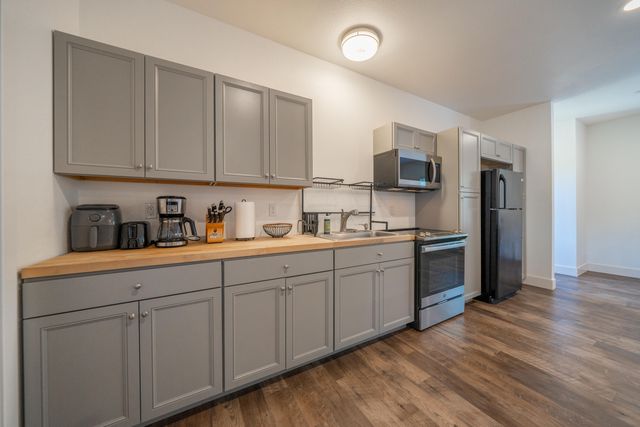 19404 Peppernut Drive, Redding, CA 96003