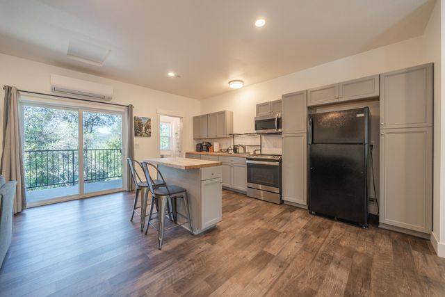 19404 Peppernut Drive, Redding, CA 96003