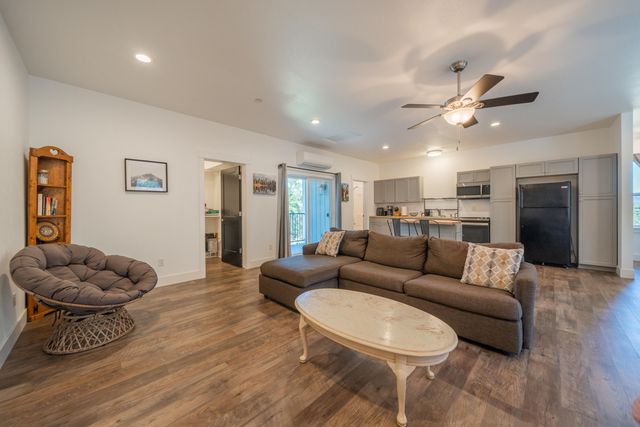 19404 Peppernut Drive, Redding, CA 96003