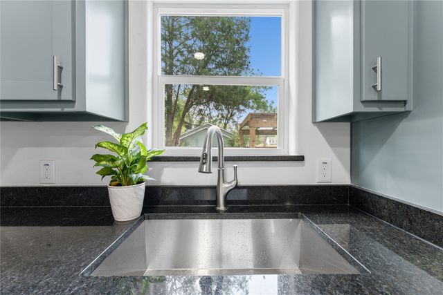 2732 Mckenzie Avenue, Waco, TX 76708