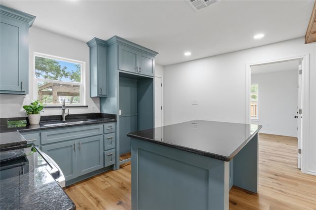 2732 Mckenzie Avenue, Waco, TX 76708