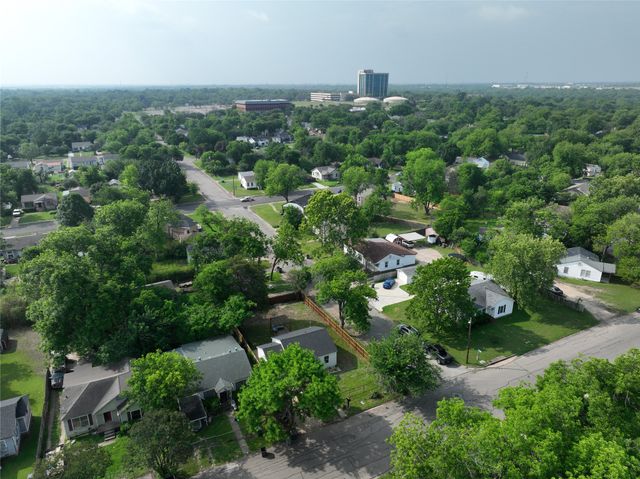 2732 Mckenzie Avenue, Waco, TX 76708