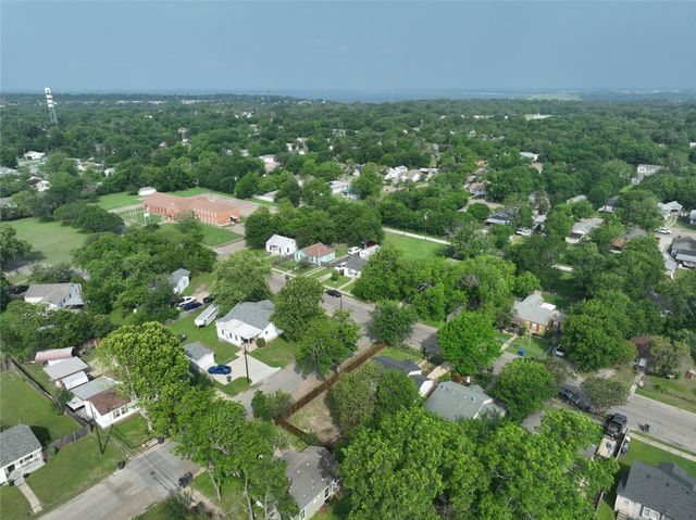 2732 Mckenzie Avenue, Waco, TX 76708