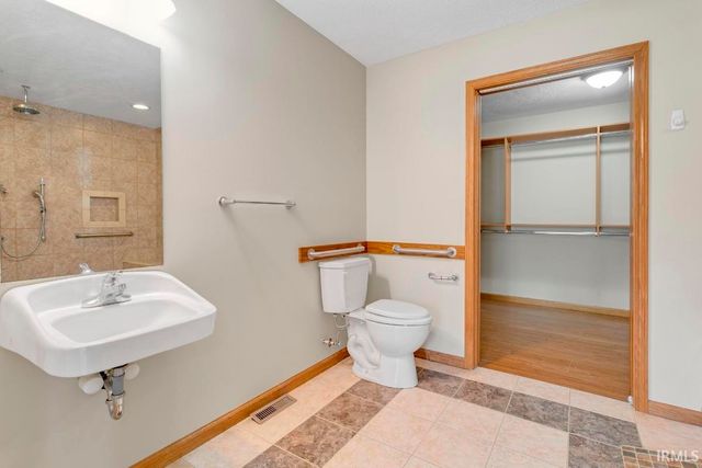 56545 Sun Ray Drive, Elkhart, IN 46516