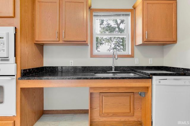 56545 Sun Ray Drive, Elkhart, IN 46516