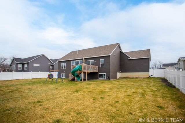 8367 Bauer Ridge Avenue, Jenison, MI 49428