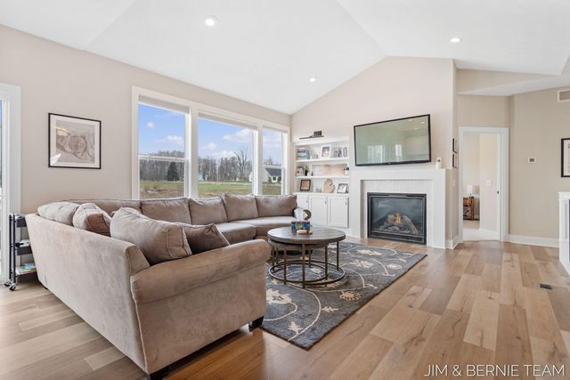8367 Bauer Ridge Avenue, Jenison, MI 49428
