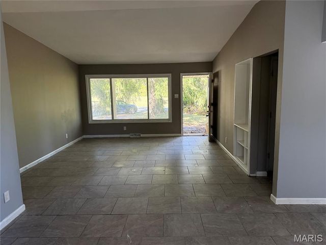 2442 Gardner Drive, St Louis, MO 63136