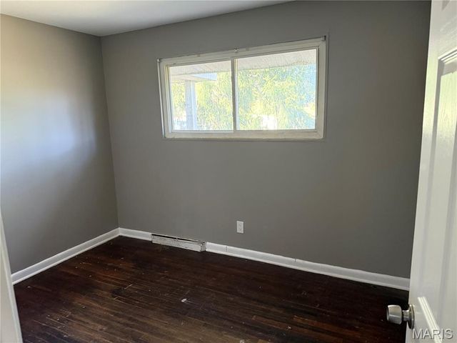 2442 Gardner Drive, St Louis, MO 63136