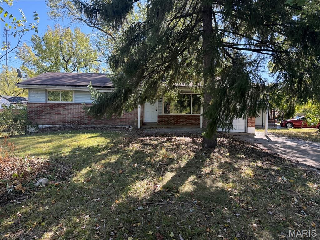 2442 Gardner Drive, St Louis, MO 63136