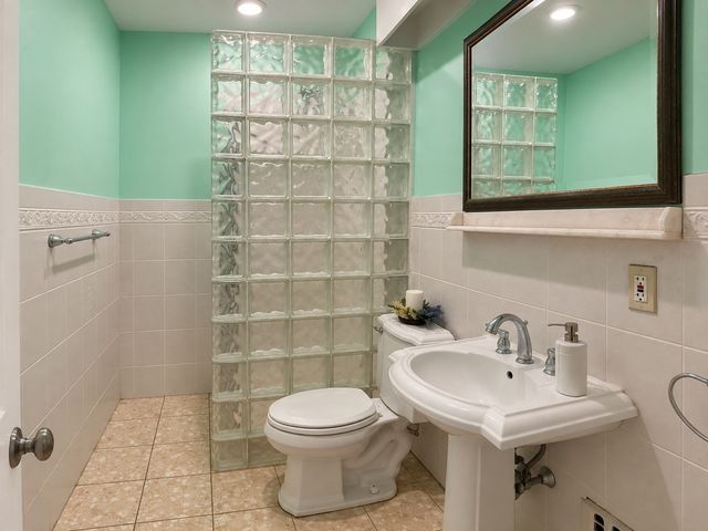 12 Bradbury Ave 12, Medford, MA 02155