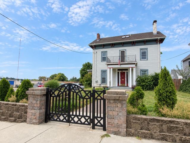 12 Bradbury Ave 12, Medford, MA 02155